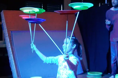 Zirkus fördert Kinder in Baden-Württemberg durch Mut und Teamwork